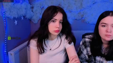 Snapshot of aria_glow chatting on April 3, 7:23 pm Aria online show from April 3, 7:23 pm