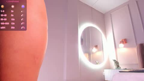 Snapshot of aria_greco chatting on December 14, 9:07 am Aria online show from December 14, 9:07 am