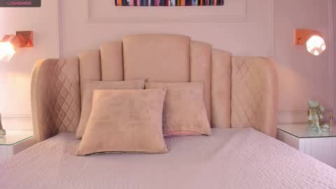 Snapshot of aria_greco chatting on January 9, 2:43 am Aria online show from January 9, 2:43 am