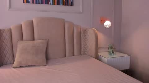 Snapshot of aria_greco chatting on February 9, 3:32 am Aria online show from February 9, 3:32 am