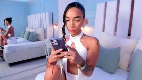 Snapshot of aria_hart chatting on October 20, 12:16 pm Aria online show from October 20, 12:16 pm