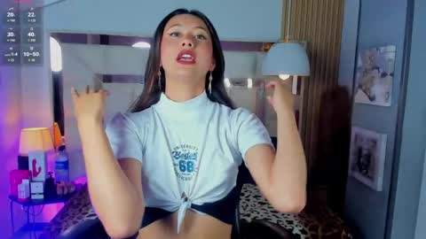 Aria Jones online show from May 5, 9:45 pm
