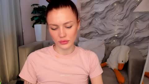 aria_mila online show from May 15, 5:36 am