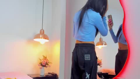 Snapshot of aria_millers1 chatting on April 4, 11:40 am aria_millers1 online show from April 4, 11:40 am