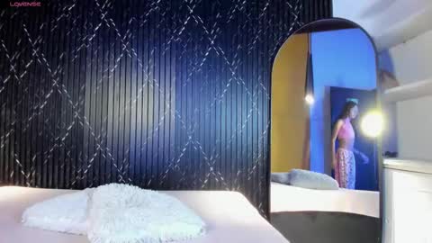 Aria Millers  online show from December 2, 12:10 pm