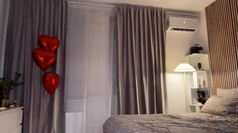 Snapshot of aria_muv chatting on February 16, 7:21 pm and online show from February 16, 7:21 pm