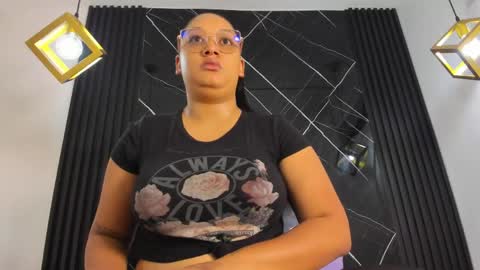 Snapshot of ariabelle1 chatting on June 6, 11:15 am AriaBelle1 online show from June 6, 11:15 am