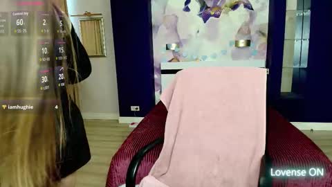 Snapshot of ariagrays chatting on March 22, 5:44 am AriaGray online show from March 22, 5:44 am