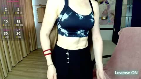 Snapshot of ariagrays chatting on April 1, 12:17 pm AriaGray online show from April 1, 12:17 pm