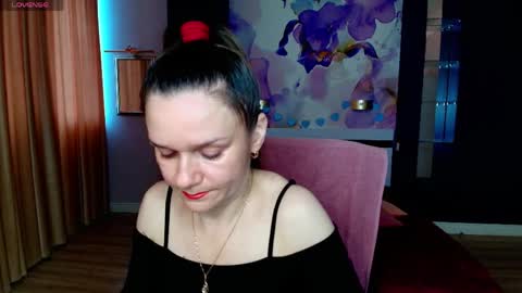 Snapshot of ariagrays chatting on April 4, 6:55 am AriaGray online show from April 4, 6:55 am