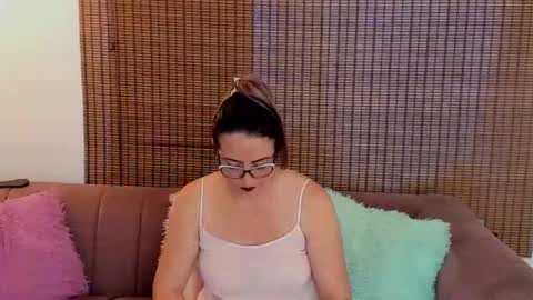 Ariana Cruz online show from May 7, 12:10 pm
