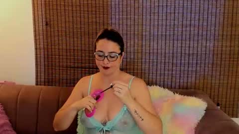 Ariana Cruz online show from May 14, 12:01 pm