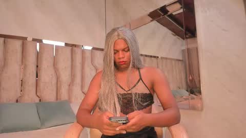 Snapshot of ariana_grande233 chatting on March 18, 11:46 am ariana_grande233 online show from March 18, 11:46 am