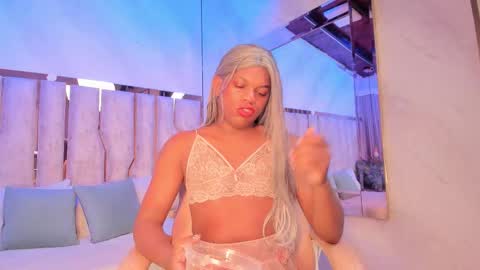 Snapshot of ariana_grande233 chatting on March 20, 11:37 am ariana_grande233 online show from March 20, 11:37 am