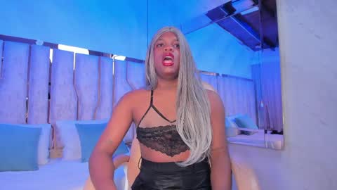 Snapshot of ariana_grande233 chatting on March 30, 11:44 am ariana_grande233 online show from March 30, 11:44 am