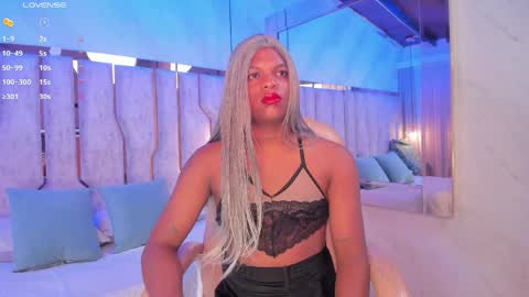 Snapshot of ariana_grande233 chatting on April 1, 11:44 am ariana_grande233 online show from April 1, 11:44 am