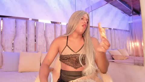 ariana_grande233 online show from May 6, 11:48 am