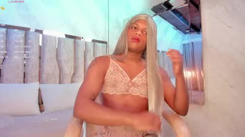 ariana_grande233 online show from May 13, 11:40 am