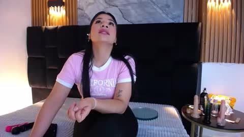 Snapshot of ariana_hill_ chatting on November 11, 3:28 am ariana_hill_ online show from November 11, 3:28 am