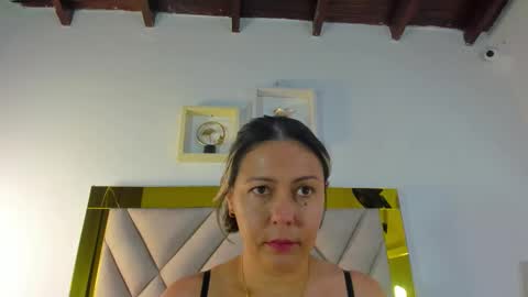 Snapshot of ariana_martins chatting on October 15, 3:17 am ARI online show from October 15, 3:17 am