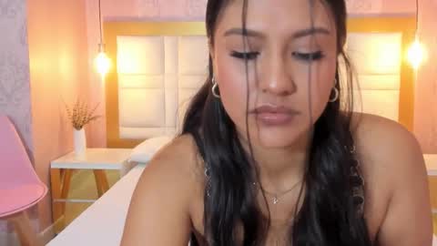 Snapshot of ariana_pocahontas chatting on March 6, 3:25 am Ariana but i preffer Ari online show from March 6, 3:25 am