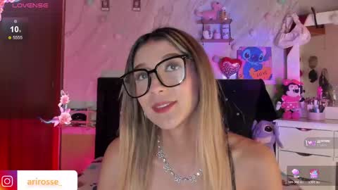 Snapshot of ariana_rosse__ chatting on April 19, 1:49 am Ariana online show from April 19, 1:49 am