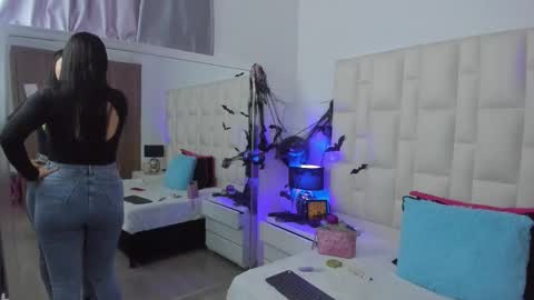  ariana  online show from October 22, 5:02 pm