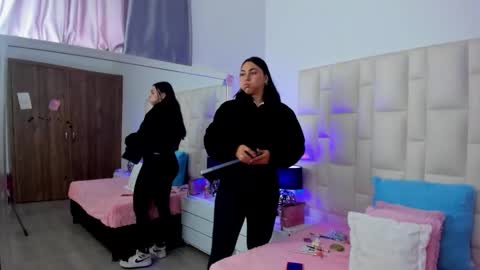  ariana  online show from November 12, 4:40 pm