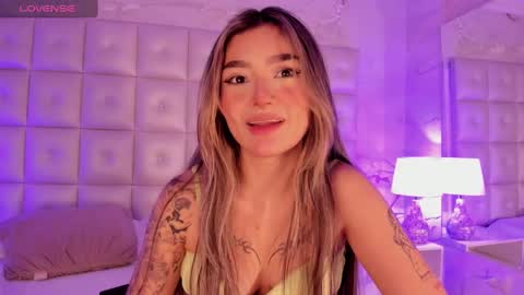 Snapshot of ariana_villada chatting on January 8, 3:19 am Ari online show from January 8, 3:19 am