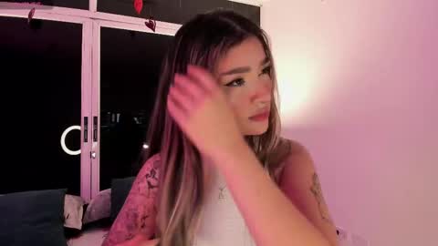 Snapshot of ariana_villada chatting on February 13, 3:29 am Ari online show from February 13, 3:29 am