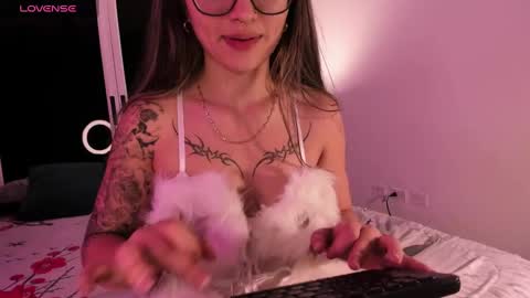 Snapshot of ariana_villada chatting on February 16, 3:15 am Ari online show from February 16, 3:15 am