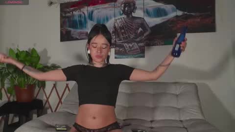 Snapshot of ariana_whitee chatting on February 5, 7:24 am ariana_whitee online show from February 5, 7:24 am