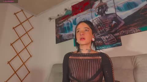 Snapshot of ariana_whitee chatting on March 21, 6:51 am ariana_whitee online show from March 21, 6:51 am