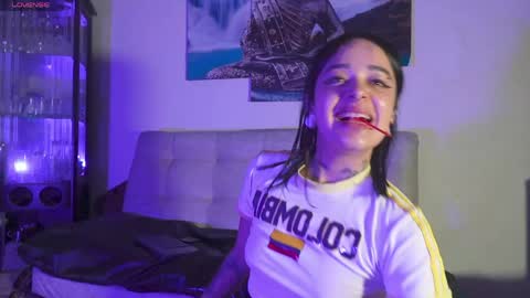 ariana_whitee online show from May 17, 7:50 am