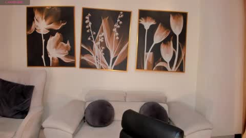 Snapshot of arianabell1 chatting on April 4, 2:54 am Ariana Bell online show from April 4, 2:54 am