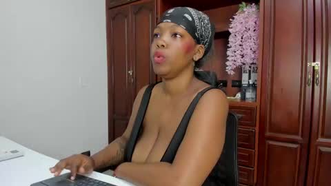 Andrea online show from October 7, 8:50 pm