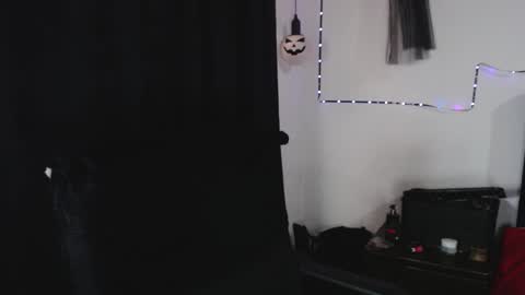 help me 100 hands up my OF is Free  online show from November 19, 9:48 pm