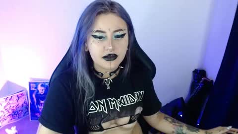 Snapshot of arianauwu666 chatting on April 23, 12:23 am help me 100 hands up my OF is Free online show from April 23, 12:23 am
