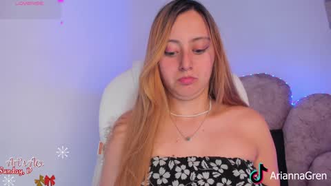 Snapshot of arianna_gren chatting on December 14, 3:18 am Arianna online show from December 14, 3:18 am