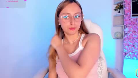 Snapshot of arianna_gren chatting on October 10, 5:01 pm Arianna online show from October 10, 5:01 pm