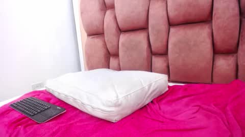 Snapshot of arianna_pearl chatting on October 11, 1:53 pm arianna pearl online show from October 11, 1:53 pm