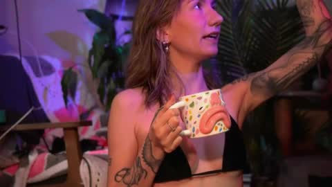 Snapshot of arianna_richi chatting on April 24, 10:28 am Olivka online show from April 24, 10:28 am
