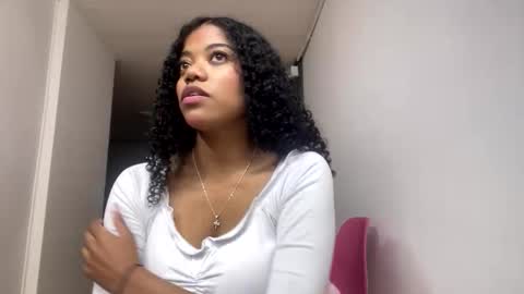 Snapshot of arianna_roxe_ chatting on May 26, 4:19 am arianna_roxe_ online show from May 26, 4:19 am