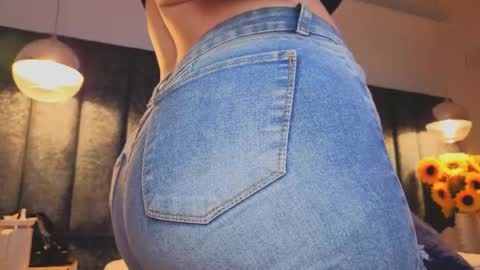 Snapshot of arianna_suarez1 chatting on April 7, 7:47 pm Arianna online show from April 7, 7:47 pm