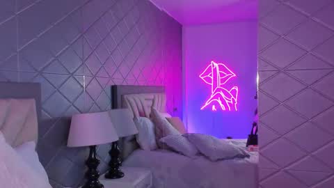 Snapshot of ariannacooperr chatting on January 8, 7:43 am Arianna online show from January 8, 7:43 am