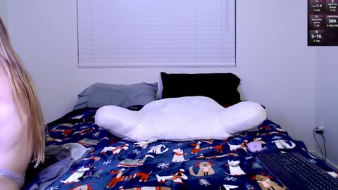 Arianna Pea online show from December 7, 5:04 am