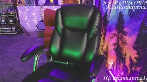 Snapshot of ariannapena chatting on April 12, 1:10 am Arianna Pea online show from April 12, 1:10 am