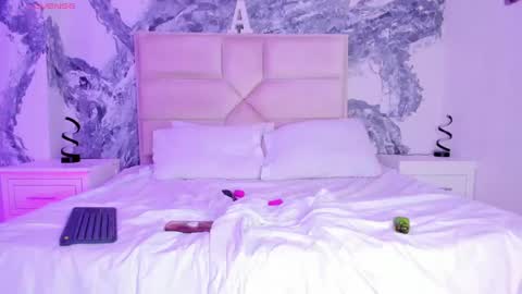Snapshot of ariannaroux_ chatting on December 18, 4:31 am AriannaROux online show from December 18, 4:31 am