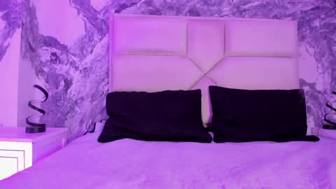 Snapshot of ariannaroux_ chatting on March 4, 5:00 am AriannaROux online show from March 4, 5:00 am