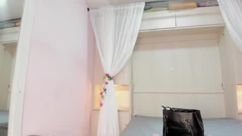 ariannavega_ online show from June 26, 11:36 am